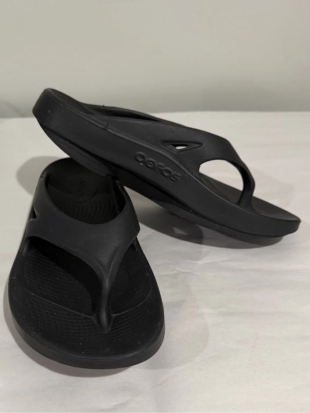 OOFOS OOriginal Recovery Sandals Black Thong Flip Flops Comfort Shoe Size 6
